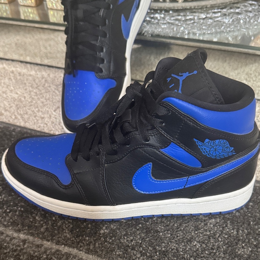 Jordan Men's Black and Blue Athletic Shoes